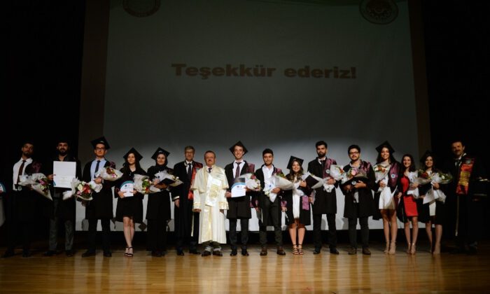 Genç Mühendislerin Diploma Sevinci