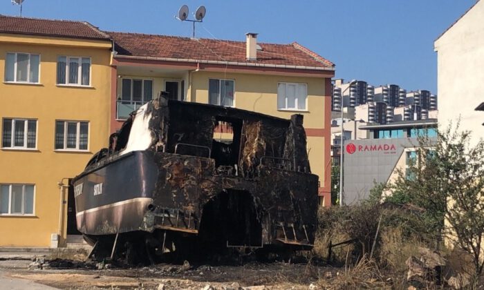 Gemlik’de lüks yat alev alev yandı