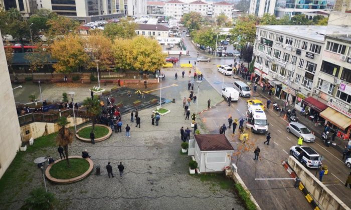 Bursa Adliyesi önündeki bıçaklı kavga kamerada…O anlar kamerada