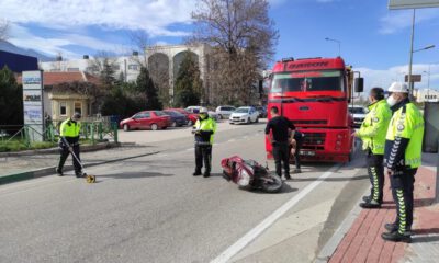 Bursa’da kamyonun çarptığı motosiklet sürücüsü yaralandı