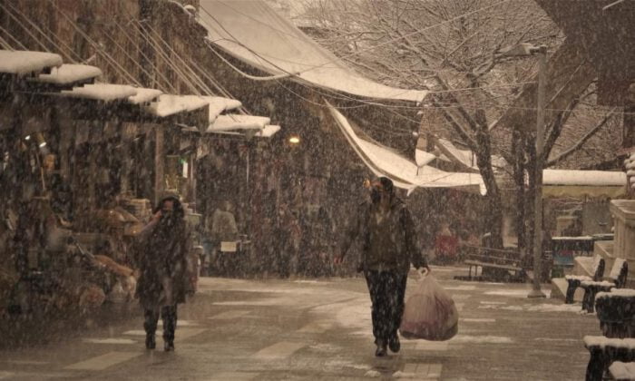 Bursa yoğun kar altında