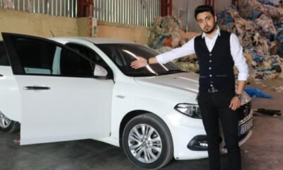 Sıfır otomobilin 2 kapısı değişmiş, direği boyalı çıktı