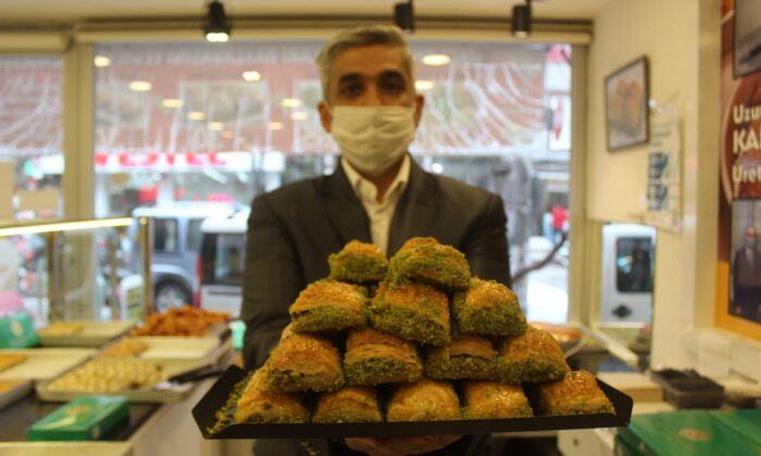 Fıstık fiyatları düştü, baklavalar ucuzladı