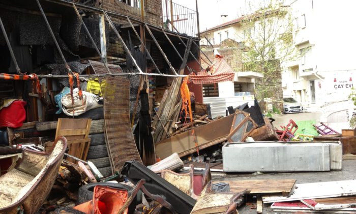 Yanan antika dükkanındaki zarar gündüz ortaya çıktı