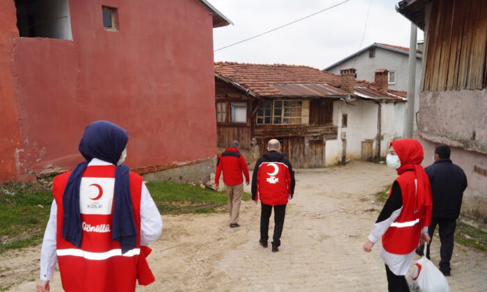 Türk Kızılay Bursa Şubesi Keles’e yardım eli uzattı