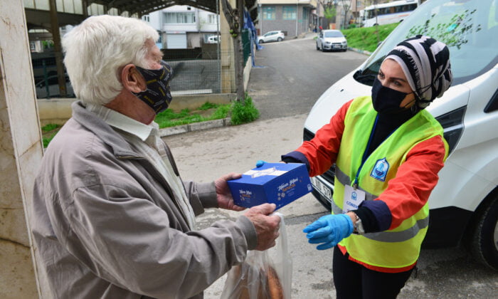 YILDIRIM BELEDİYESİ’NDEN HER GÜN BİN 450 KİŞİYE SICAK YEMEK