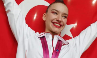 Ayşe Begüm Onbaşı’ya bir onur daha! Organizasyonun en iyi sporcusu seçildi!