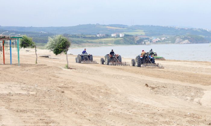 Mudanya Esence sahili yaza hazırlanıyor