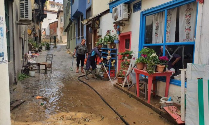 Tirilye’de selin yaraları sarılıyor