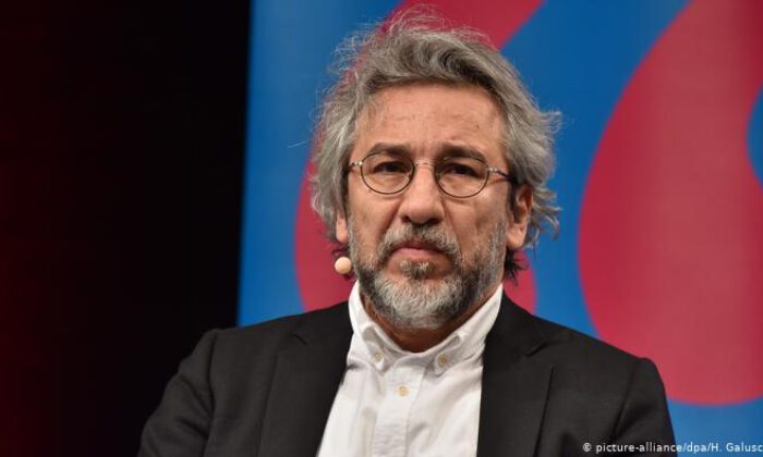 Can Dündar için yakalama emri çıkarıldı