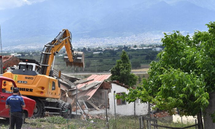 Osmangazi’de kaçak yapılaşma ile mücadele devam ediyor