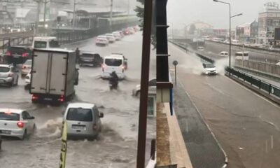 Bursa’da sağanak yağış yolları göle çevirdi