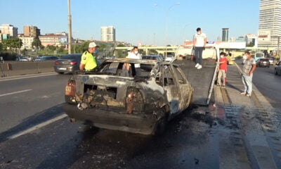 Trafiğin ortasındaki araç alev topuna döndü