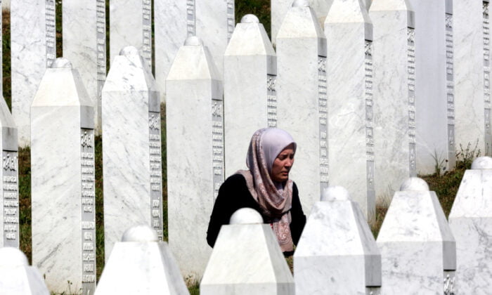 Srebrenitsa soykırımının 19 kurbanı toprağa verildi