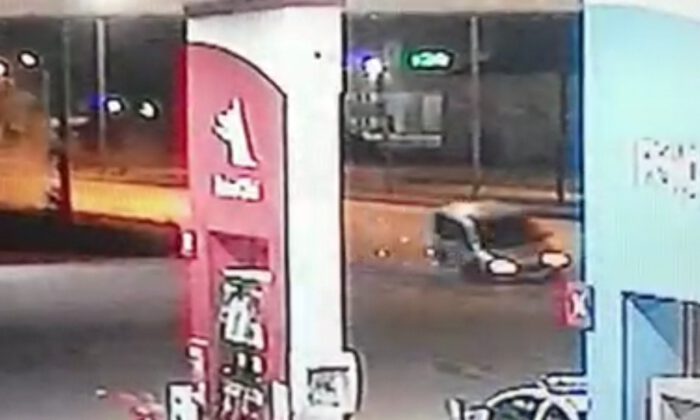 Bursa’da, araç petrol istasyonuna daldı