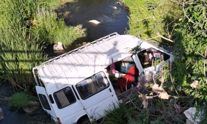 Bursa’da minibüs dereye uçtu: 5 yaralı