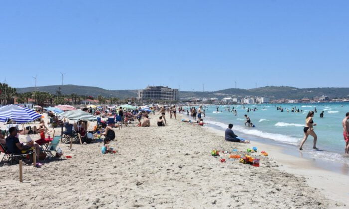 Çeşme, turistlerin akınına uğradı