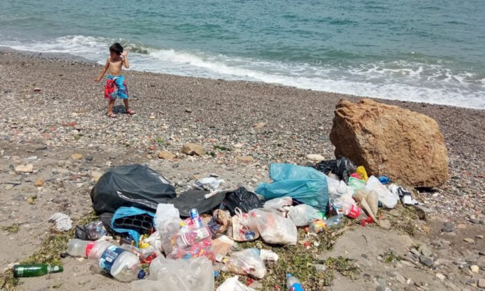 Duyarsız vatandaşlar Mudanya sahillerini çöplüğe çevirdi