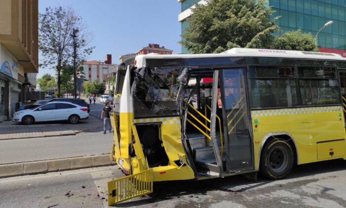 İstanbul’da kamyonla halk otobüsü çarpıştı