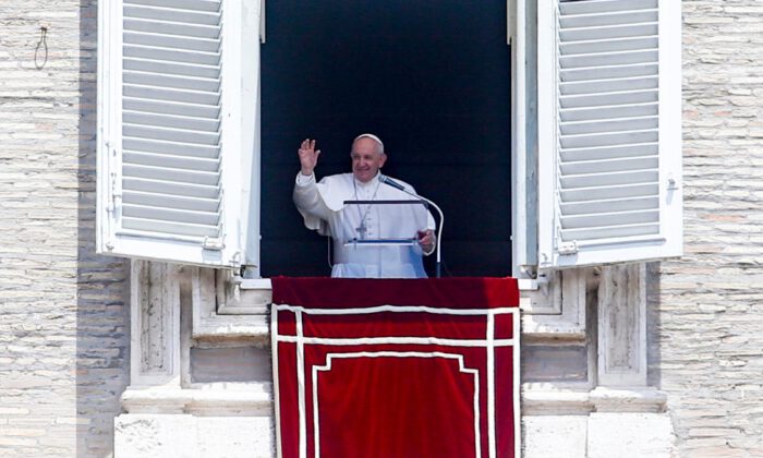 Papa Francis hastaneye kaldırıldı