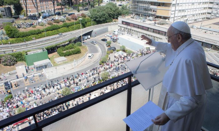 Papa Francis, taburcu edildi