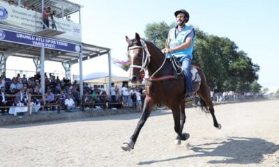 Rahvan at yarışları nefes kesti