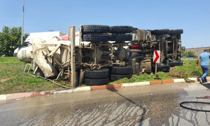 Bursa’da beton mikseri devrildi