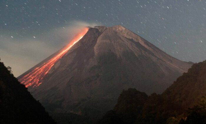 Merapi Yanardağı’nda patlama