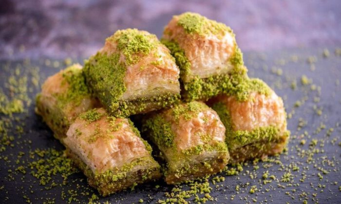 Soluk borusuna kaçan baklava öldürdü