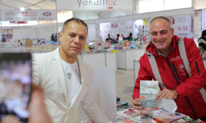 Başkan Sertaslan Kitap Fuarı’nı ziyaret etti