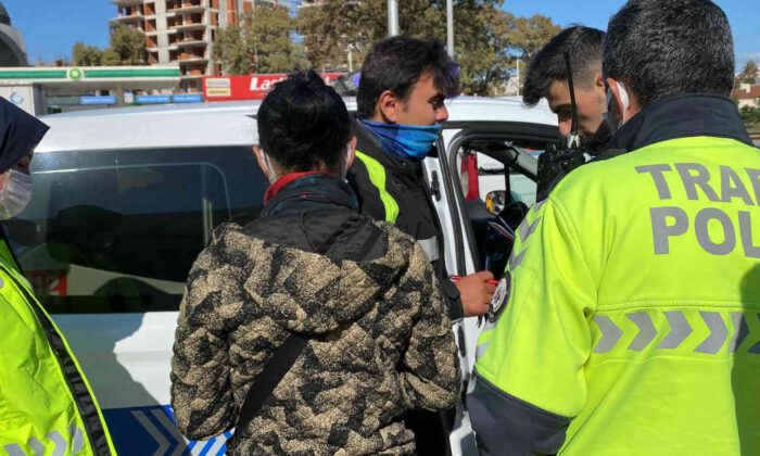 Çalıntı araçla tura polis ’dur’ dedi