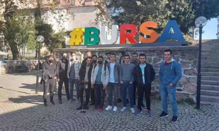 Gençlik Bursa’da yollarda