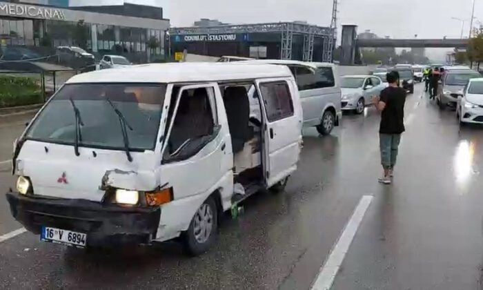 Polislerden kaçarken 5 araca çarpıp durabildi