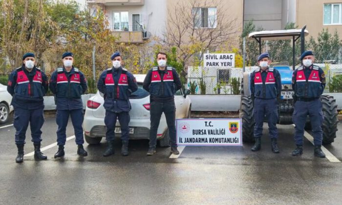 Çaldıkları traktörü hurda fiyatına sattılar