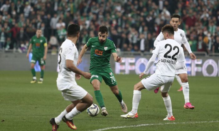 Bursaspor geçen sezonu mumla arıyor