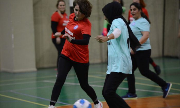 Topuklu kramponlar özel çocuklar için sahaya çıktı