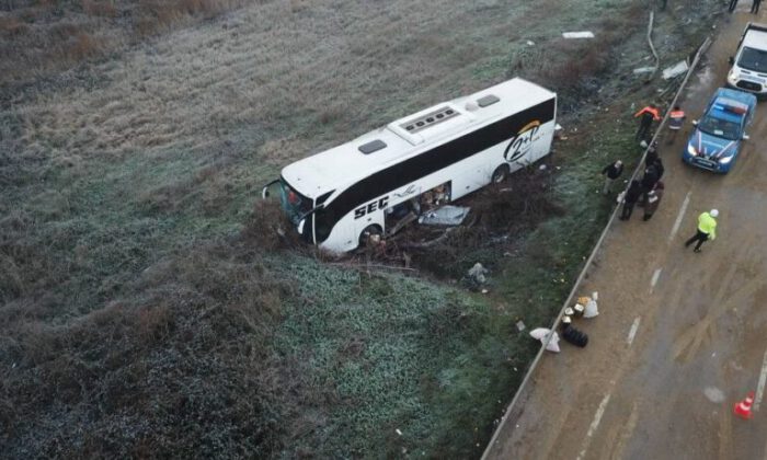 12 kişinin yaralandığı kaza kamerada