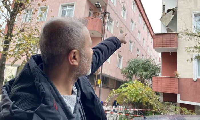 Bir binanın 3’üncü katındaki balkon çöktü