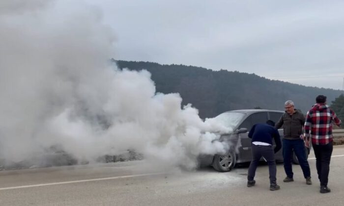 Uludağ yolundaki araç alev aldı