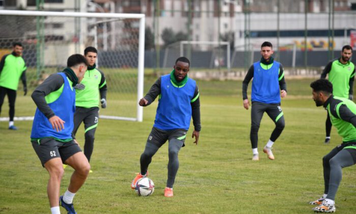 Bursaspor üç eksikle Eyüpspor maçı hazırlıklarına başladı