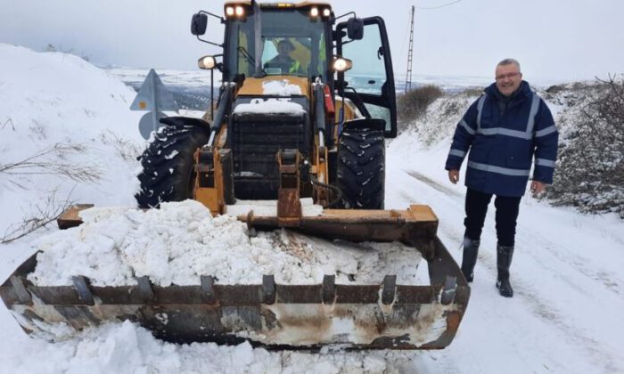 Karacabey Belediyesi’nden hummalı kar mesaisi