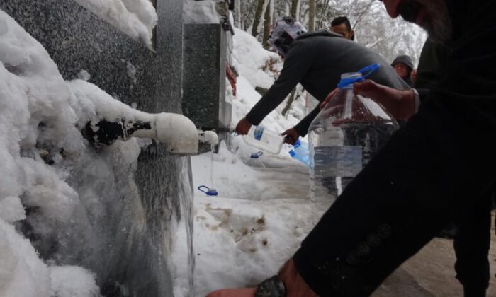 Uludağ’da eksi 10 derecede su kuyruğu