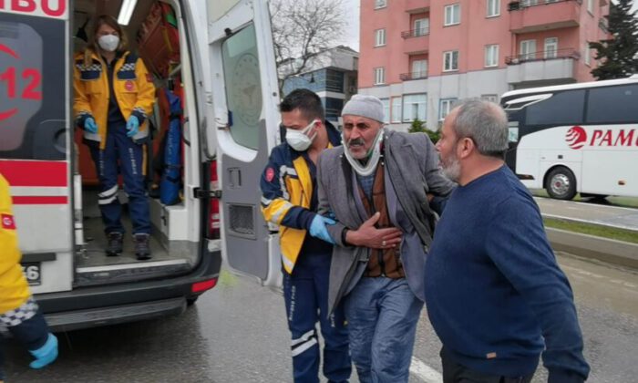 Bursa’da kamyonet ile otomobil çarpıştı