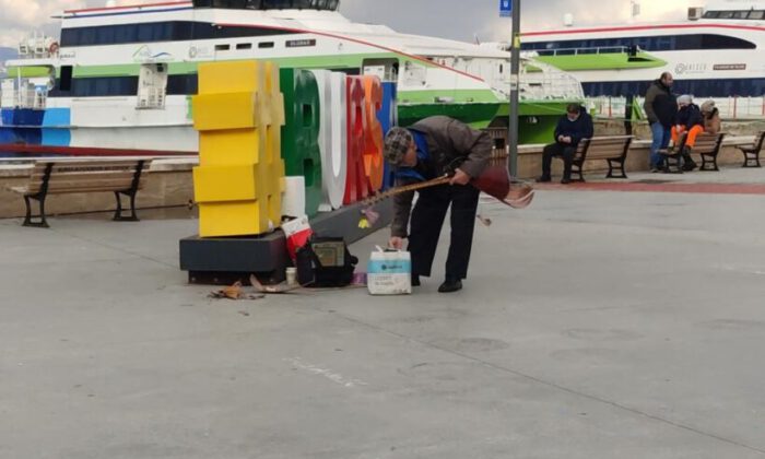 Bursa’da laf atma tartışmasında saz kırıldı