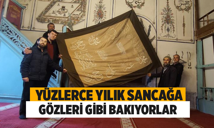 Köylüler kendilerine emanet edilen yüzlerce yıllık sancağa gözü gibi bakıyor