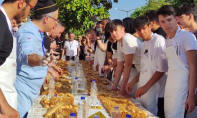 3 bin lira ödülü kazanabilmek için metrelerce börek yediler