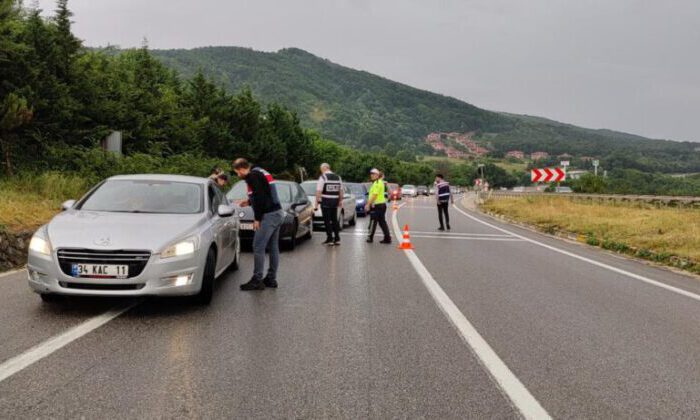 İzinsiz yürüyüş için gelenlerin geçişine müsaade edilmiyor