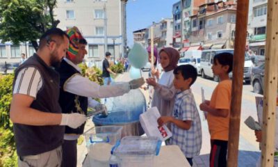 Karnesini getiren tüm öğrencilere dondurma ve pamuk şekeri