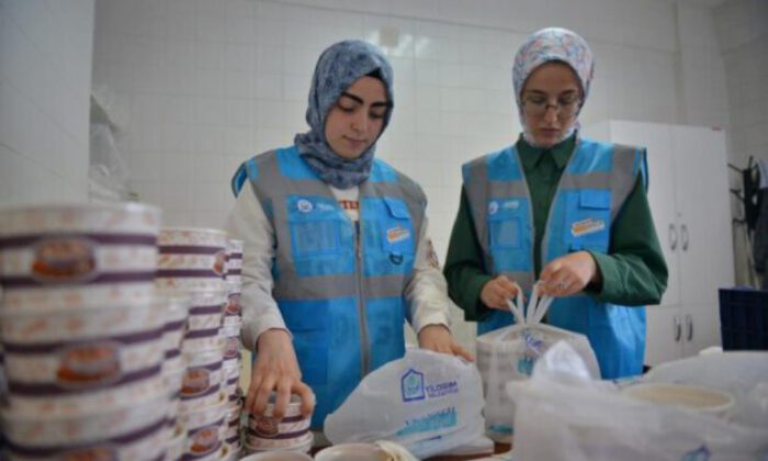 Yıldırım Belediyesi’nden ihtiyaç sahiplerine sıcak yemek