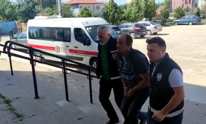 Sokak ortasında karısını bıçaklayarak öldüren zanlı tutuklandı